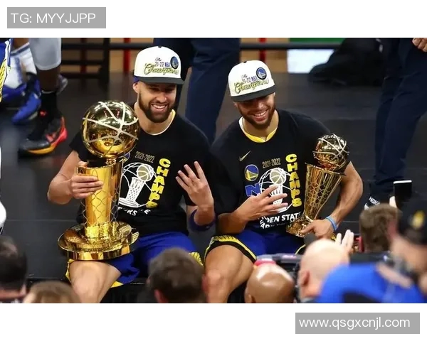 克莱汤普森与欧文的巅峰对决谁能在赛场上笑到最后